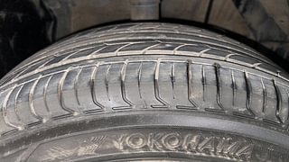 Used 2016 Maruti Suzuki S-Cross [2015-2017] Zeta 1.3 Diesel Manual tyres RIGHT FRONT TYRE TREAD VIEW