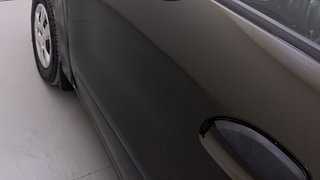 Used 2016 Renault Kwid [2015-2019] RXT Petrol Manual dents MINOR SCRATCH