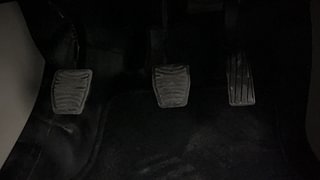 Used 2022 Mahindra XUV 300 W8 (O) Petrol Petrol Manual interior PEDALS VIEW