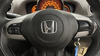 Used 2014 Honda Amaze [2013-2016] 1.2 S i-VTEC Petrol Manual top_features Steering mounted controls
