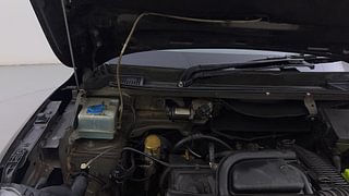 Used 2016 Renault Kwid [2015-2019] RXT Petrol Manual engine ENGINE RIGHT SIDE HINGE & APRON VIEW