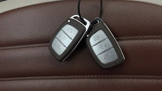 Used 2024 Hyundai Aura SX 1.2 CNG Petrol+cng Manual extra CAR KEY VIEW