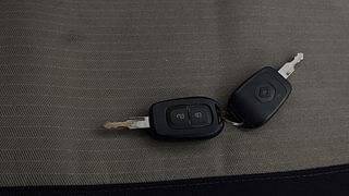 Used 2016 Renault Kwid [2015-2019] RXT Petrol Manual extra CAR KEY VIEW