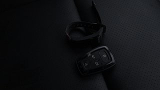 Used 2022 Tata Altroz XZ Plus 1.2 Dual Tone Petrol Manual extra CAR KEY VIEW