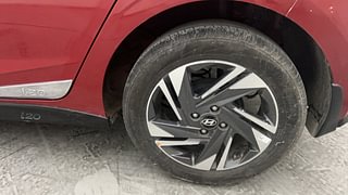Used 2022 Hyundai New i20 Asta (O) 1.2 MT Petrol Manual tyres LEFT REAR TYRE RIM VIEW