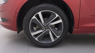 Used 2022 Tata Altroz XZ Plus 1.2 Dual Tone Petrol Manual tyres LEFT FRONT TYRE RIM VIEW