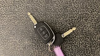 Used 2020 Hyundai Elite i20 [2018-2020] Sportz Plus 1.2 Petrol Manual extra CAR KEY VIEW