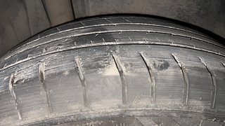 Used 2015 Maruti Suzuki S-Cross Alpha 1.3 Diesel Manual tyres RIGHT REAR TYRE TREAD VIEW