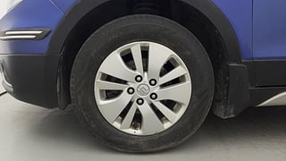 Used 2015 Maruti Suzuki S-Cross Alpha 1.3 Diesel Manual tyres LEFT FRONT TYRE RIM VIEW