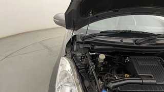 Used 2015 Maruti Suzuki Swift [2011-2017] VXi Petrol Manual engine ENGINE RIGHT SIDE HINGE & APRON VIEW