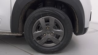 Used 2020 Renault Kwid [2015-2019] 1.0 RXT AMT Opt Petrol Automatic tyres RIGHT FRONT TYRE RIM VIEW