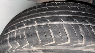 Used 2020 Renault Kwid [2015-2019] 1.0 RXT AMT Opt Petrol Automatic tyres RIGHT REAR TYRE TREAD VIEW