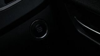 Used 2020 Maruti Suzuki Baleno [2019-2022] Alpha Petrol Petrol Manual top_features Keyless start