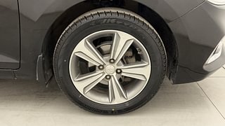 Used 2017 Hyundai Verna [2017-2020] 1.6 VTVT SX (O) Petrol Manual tyres RIGHT FRONT TYRE RIM VIEW