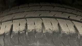 Used 2017 Hyundai Verna [2017-2020] 1.6 VTVT SX (O) Petrol Manual tyres RIGHT REAR TYRE TREAD VIEW