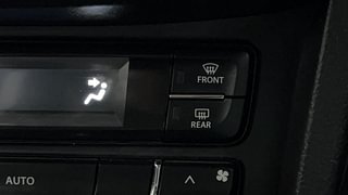 Used 2021 maruti-suzuki Vitara Brezza VXi Petrol Manual top_features Rear defogger