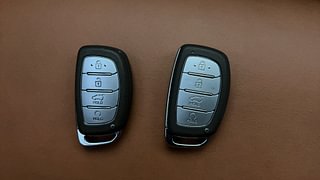 Used 2022 Hyundai Venue SX (O) 1.0 Turbo DCT Petrol Automatic extra CAR KEY VIEW