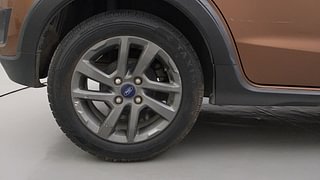 Used 2018 Ford Freestyle [2017-2021] Titanium 1.2 Petrol Manual tyres RIGHT REAR TYRE RIM VIEW