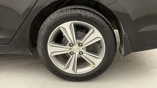 Used 2017 Hyundai Verna [2017-2020] 1.6 VTVT SX (O) Petrol Manual tyres LEFT REAR TYRE RIM VIEW