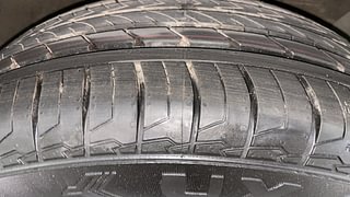 Used 2017 Hyundai Creta [2015-2018] 1.6 SX Plus Auto Petrol Petrol Automatic tyres RIGHT FRONT TYRE TREAD VIEW
