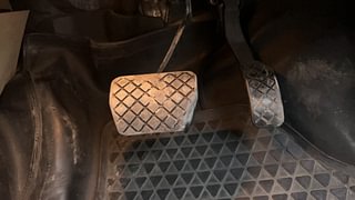 Used 2017 Volkswagen Ameo [2017-2020] Highline Plus 1.5L AT (D) Diesel Automatic interior PEDALS VIEW
