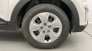 Used 2015 Hyundai Creta [2015-2018] 1.6 S Petrol Petrol Manual tyres RIGHT FRONT TYRE RIM VIEW