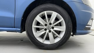 Used 2017 Volkswagen Ameo [2017-2020] Highline Plus 1.5L AT (D) Diesel Automatic tyres RIGHT FRONT TYRE RIM VIEW