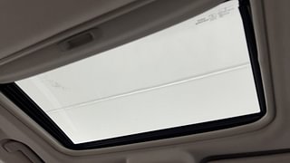 Used 2021 Mahindra XUV500 [2018-2021] W11 AT Diesel Automatic top_features Sunroof