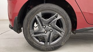 Used 2021 Hyundai New i20 Sportz 1.2 MT Petrol Manual tyres RIGHT REAR TYRE RIM VIEW