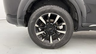 Used 2021 Mahindra XUV500 [2018-2021] W11 AT Diesel Automatic tyres RIGHT REAR TYRE RIM VIEW