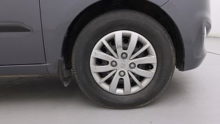 Used 2015 hyundai i10 Sportz 1.1 Petrol Petrol Manual tyres RIGHT FRONT TYRE RIM VIEW