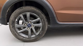 Used 2020 Ford Freestyle [2017-2021] Titanium Plus 1.2 Ti-VCT Petrol Manual tyres RIGHT REAR TYRE RIM VIEW