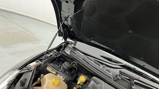 Used 2021 Mahindra XUV500 [2018-2021] W11 AT Diesel Automatic engine ENGINE RIGHT SIDE HINGE & APRON VIEW