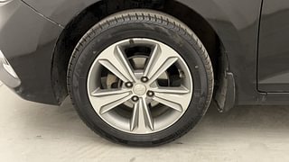Used 2017 Hyundai Verna [2017-2020] 1.6 VTVT SX (O) Petrol Manual tyres LEFT FRONT TYRE RIM VIEW