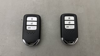 Used 2020 Honda Amaze [2018-2021] 1.2 V i-VTEC Petrol Manual extra CAR KEY VIEW