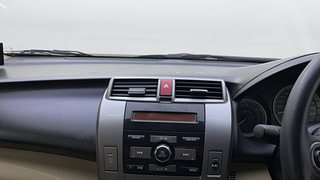 Used 2012 Honda City [2011-2014] 1.5 V MT Petrol Manual top_features Integrated (in-dash) music system