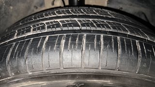 Used 2019 Mahindra XUV500 W11 AT Diesel Automatic tyres RIGHT FRONT TYRE TREAD VIEW