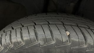 Used 2018 Renault Kwid [2015-2019] 1.0 RXT AMT Petrol Automatic tyres RIGHT FRONT TYRE TREAD VIEW