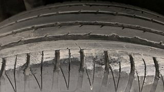 Used 2017 Maruti Suzuki Vitara Brezza [2016-2020] ZDI PLUS Dual Tone Diesel Manual tyres RIGHT REAR TYRE TREAD VIEW
