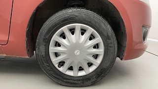 Used 2014 Maruti Suzuki Swift [2011-2017] VXi Petrol Manual tyres RIGHT FRONT TYRE RIM VIEW