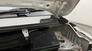 Used 2018 Renault Kwid [2015-2019] 1.0 RXT AMT Petrol Automatic engine ENGINE LEFT SIDE HINGE & APRON VIEW