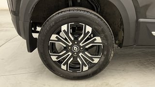Used 2023 Renault Kiger RXT (O) MT Petrol Manual tyres RIGHT REAR TYRE RIM VIEW
