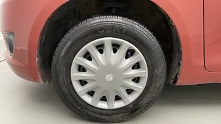 Used 2014 Maruti Suzuki Swift [2011-2017] VXi Petrol Manual tyres LEFT FRONT TYRE RIM VIEW