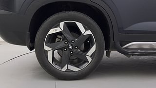 Used 2022 Hyundai Alcazar Signature 6 STR 2.0 Petrol MT Petrol Manual tyres RIGHT REAR TYRE RIM VIEW