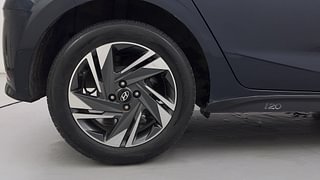 Used 2021 Hyundai New i20 Asta 1.0 Turbo IMT Petrol Manual tyres RIGHT REAR TYRE RIM VIEW