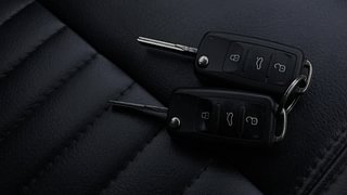 Used 2018 Volkswagen Polo [2016-2019] Highline Plus 1.0 (P)  Connect Edition Petrol Manual extra CAR KEY VIEW