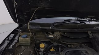 Used 2016 Renault Kwid [2015-2019] RXT Petrol Manual engine ENGINE RIGHT SIDE HINGE & APRON VIEW