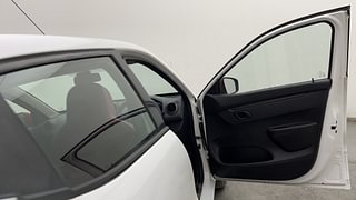 Used 2018 Renault Kwid [2015-2019] 1.0 RXT AMT Petrol Automatic interior RIGHT FRONT DOOR OPEN VIEW