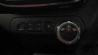 Used 2018 Renault Kwid [2015-2019] 1.0 RXT AMT Petrol Automatic interior GEAR  KNOB VIEW