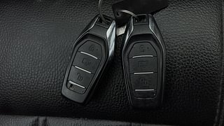Used 2019 Mahindra XUV500 W11 AT Diesel Automatic extra CAR KEY VIEW